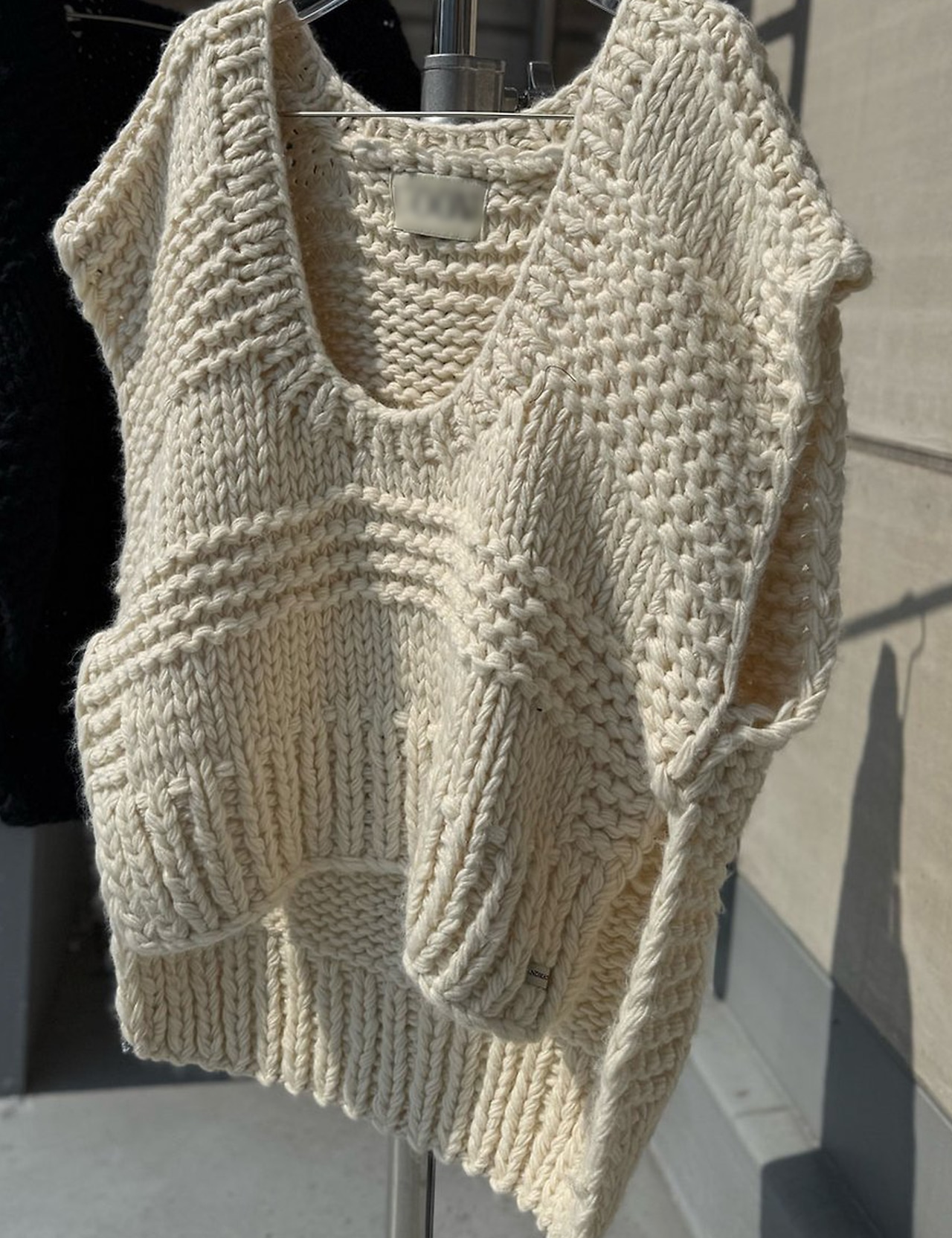 【新作5%OFF・3日間】Hand-Made Deep-Uneck Vest_2colors