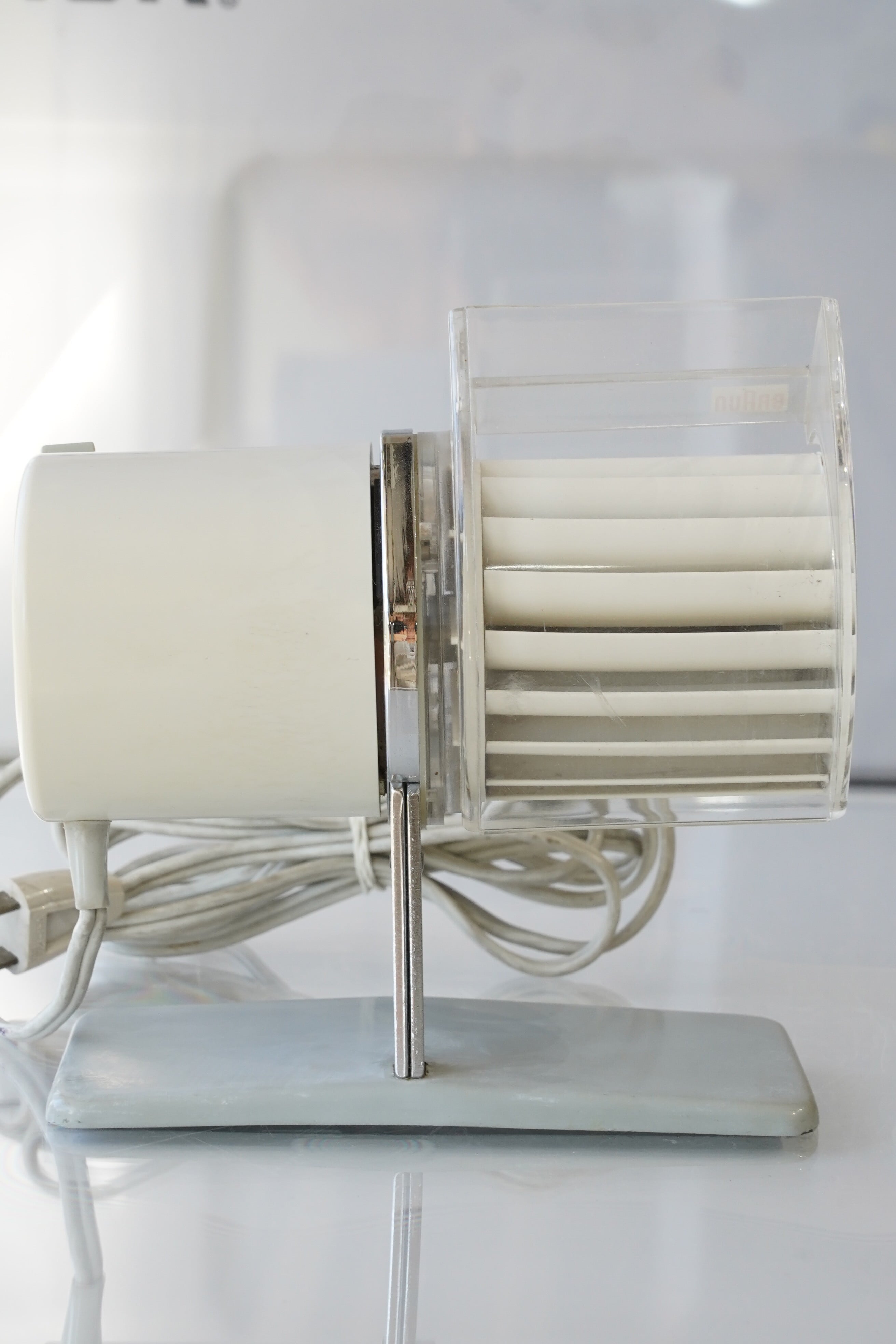 Braun HL 70 卓上扇風機 クリーム色 Braun HL 70 Desk Fan by Reinhold Weiss – Mid-Century Modern