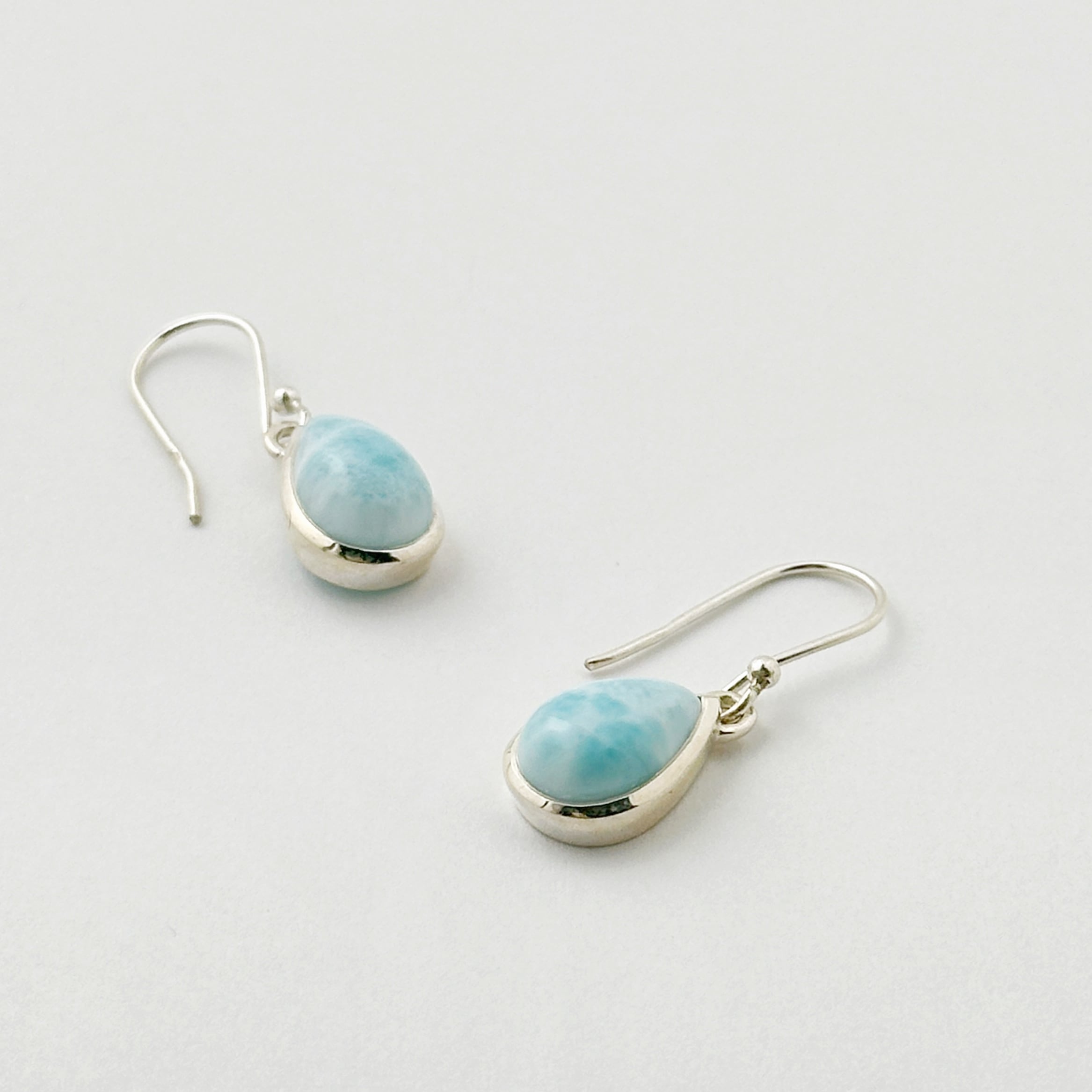 ラリマー ドロップ型 フックピアス M size 1.3 x 1.0cm | 【公式通販