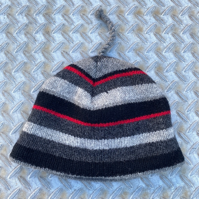 OLD NAVY BORDER KNIT BEANIE - GRAY / BLACK / RED