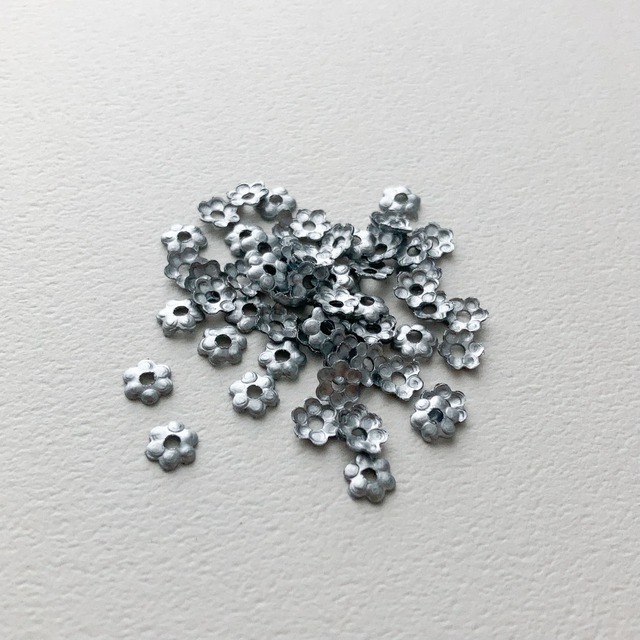 〈再入荷〉小粒お花スパンコールパック（5mm）