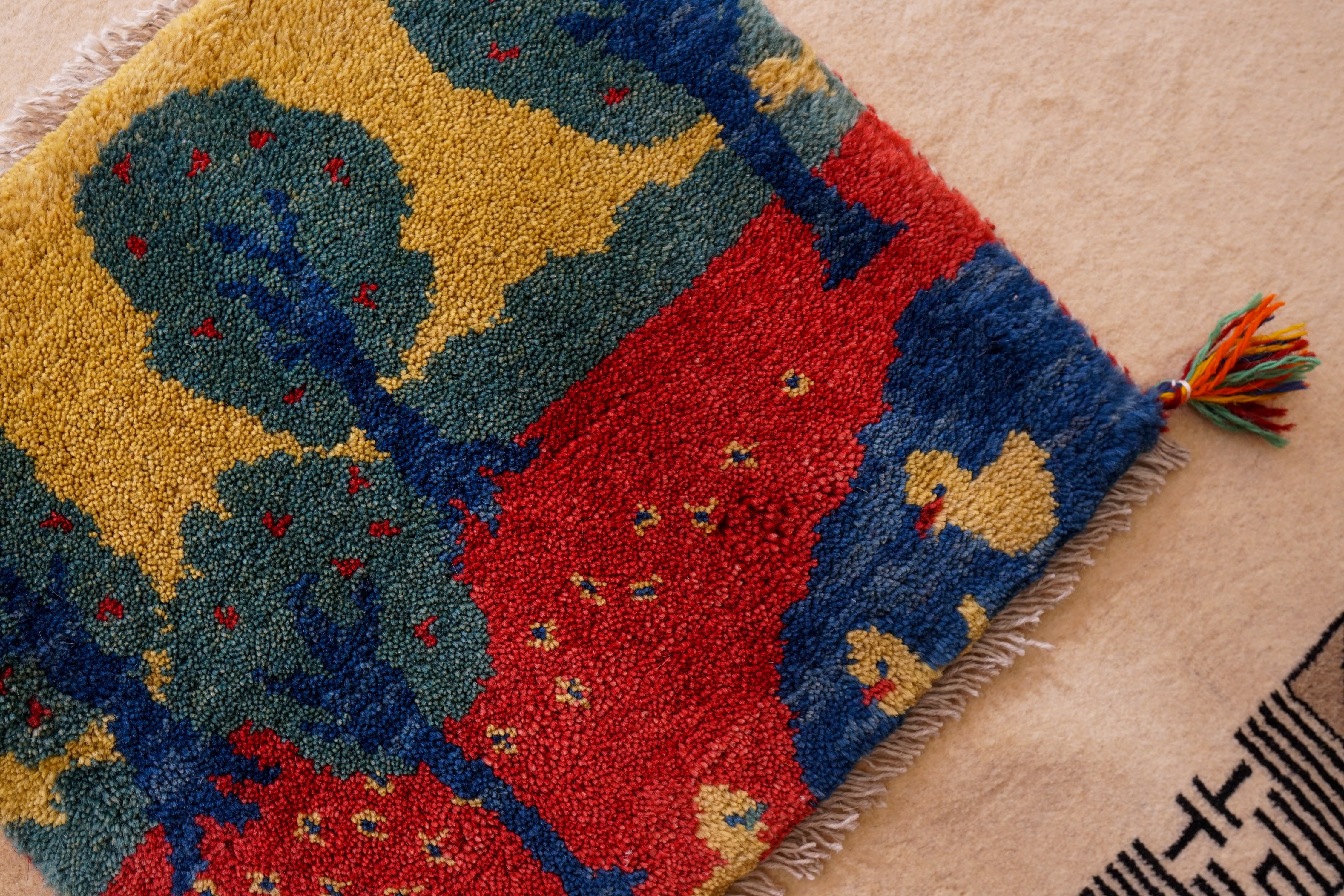 40×40cm 【ペルシャ絨毯 手織りギャッベ】アマレ族ギャッベ ギャベ