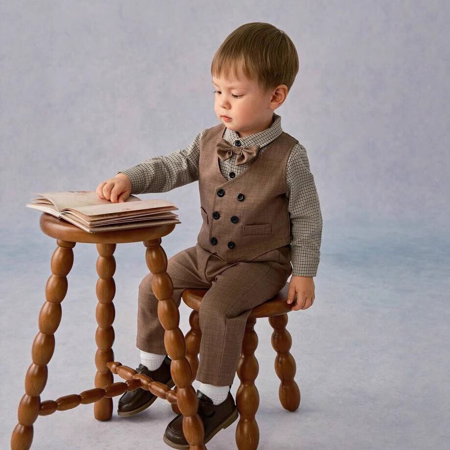 ,幼児キッズ男の子スーツ4点セット 蝶ネクタイ付きシャツ ベスト 長ズボン フォーマルウエア 発表会 入園入学式 結婚式 ブラウン lwk0072