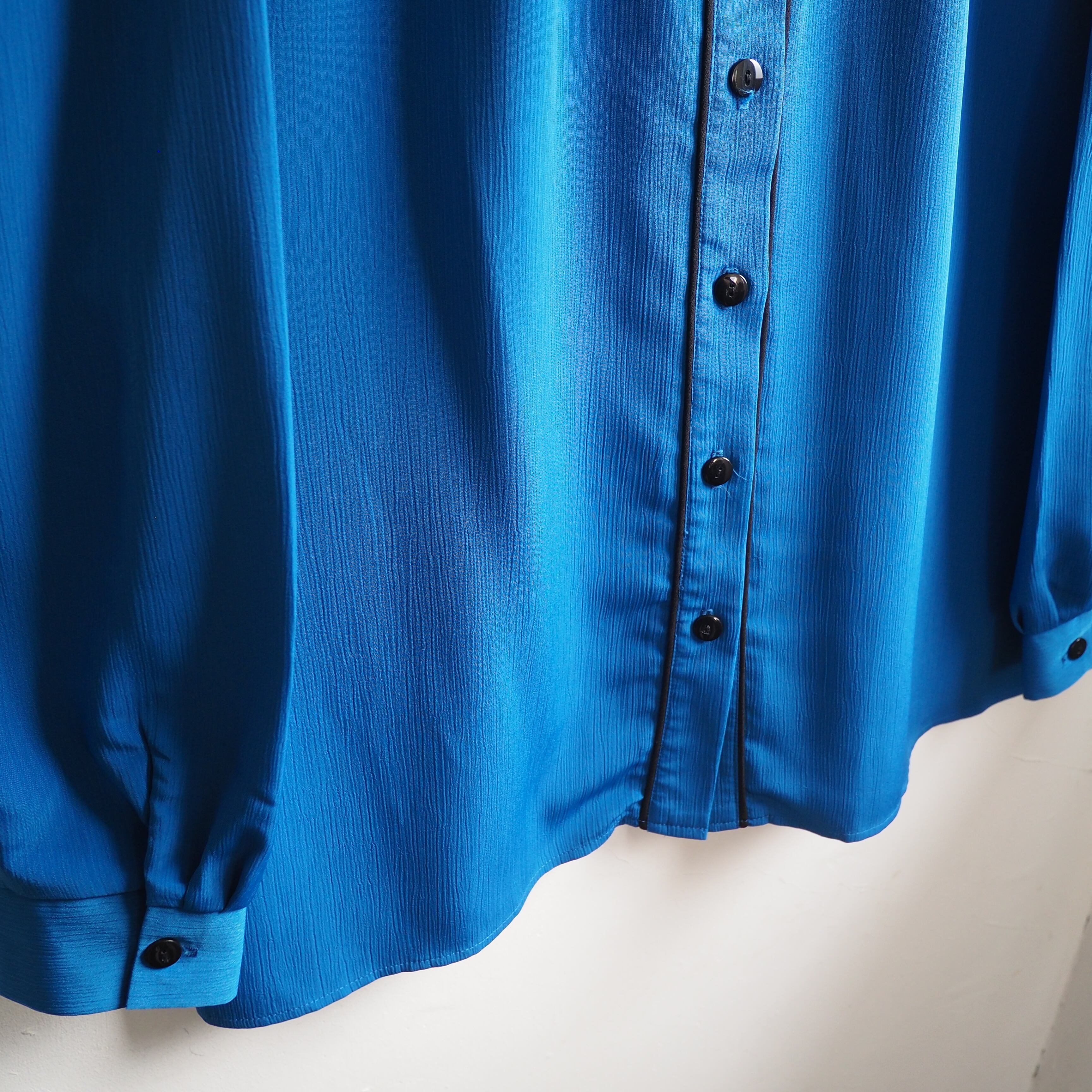 1990s Beautiful Turquoise Blue color vintage Drape loose pleats shirt (made in USA)