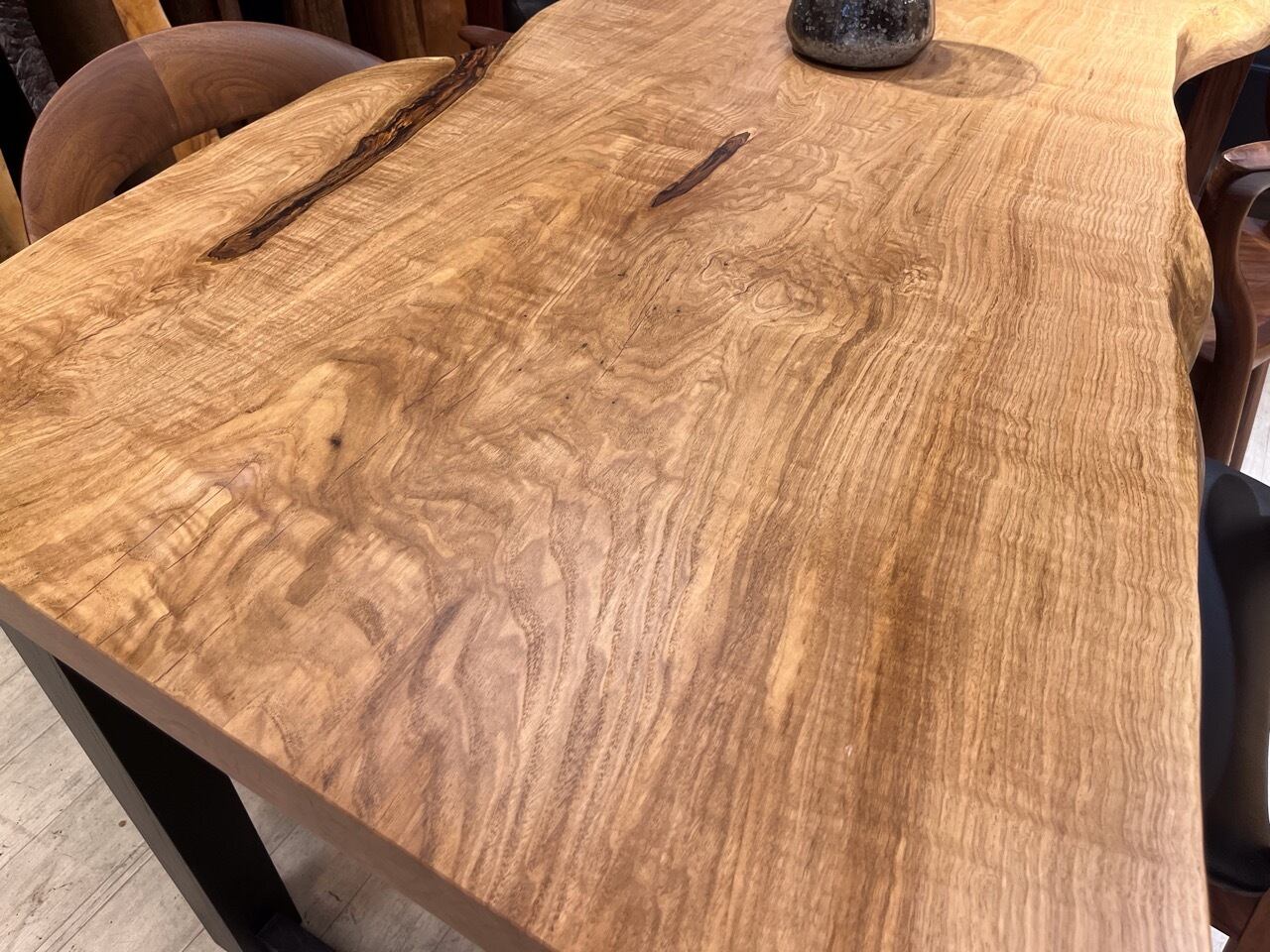 栗の小看板向き無垢一枚板・長71cm幅36～37.5cm厚