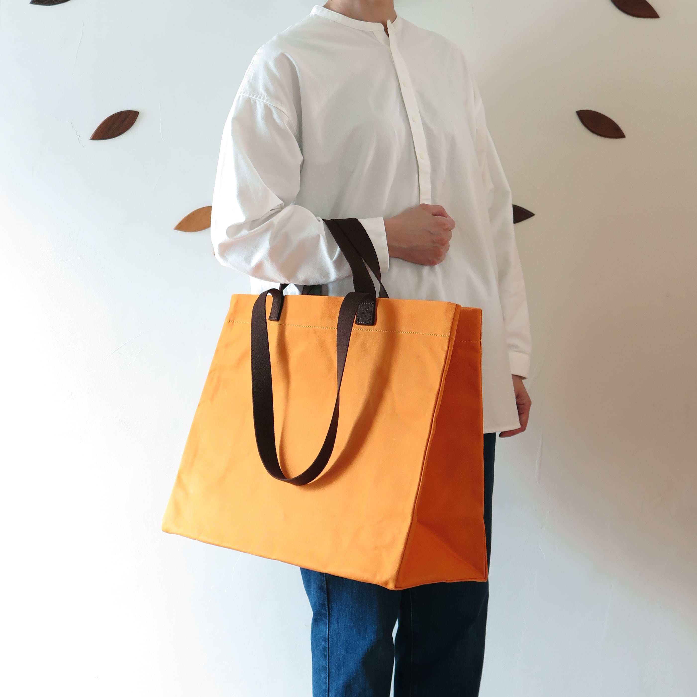 Paraffin canvas Stylist bag ORANGE | antitese（アンティテーゼ