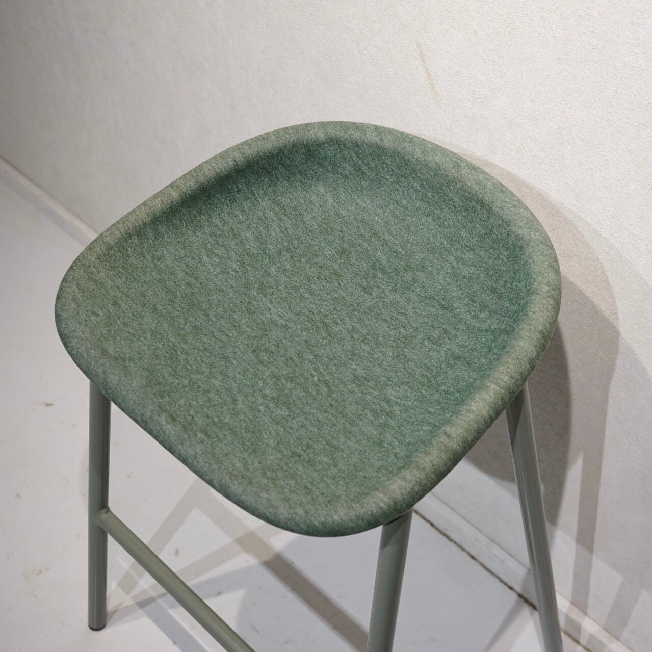 DeVorm デフォルム LJ4 PET Felt Counter Stool カウンタースツール