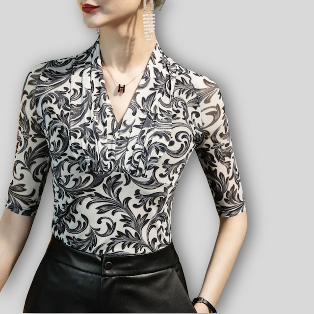 アラベスクプリント ギャザーネック Vライン トップス 1col D00594