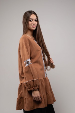 ウクライナ刺繍ヴィシヴァンカ クロスステッチ　手刺繍　チュニック　麻　レディース・フリーサイズ