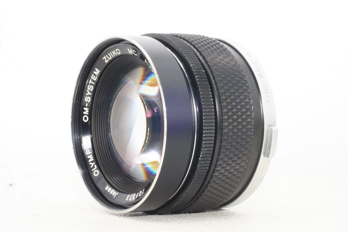 OLYMPUS OM-SYSTEM ZUIKO 35mm f2 メタルフード付 (準広角・単焦点 