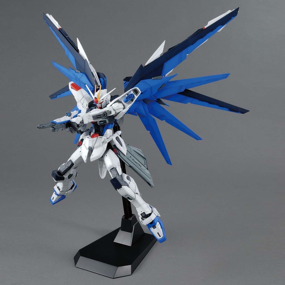 MG フリーダムガンダム　プラモデル