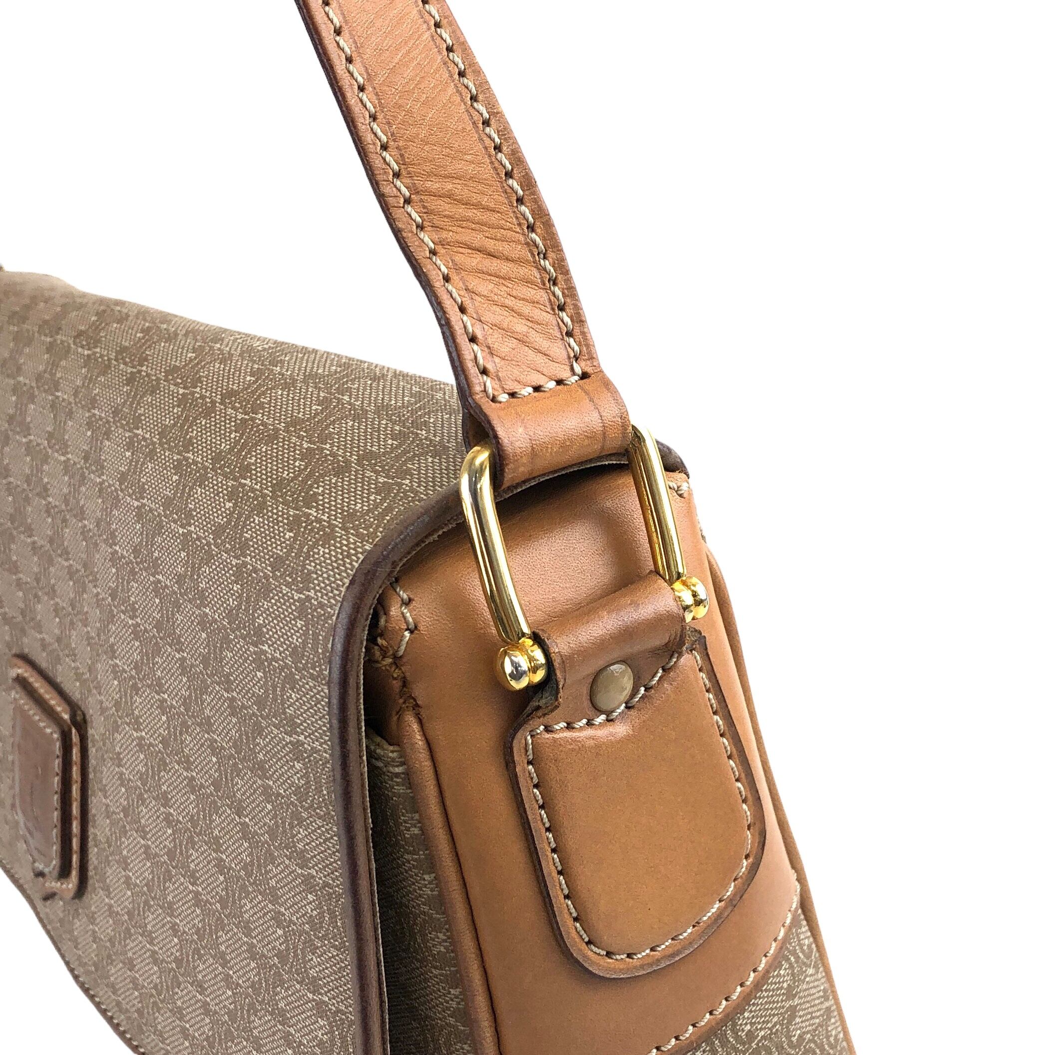 ★CELINE セリーヌ マカダム  ショルダーバッグ ベージュ ブラゾン型押し PVC レザー  hwdc65 CELINE セリーヌ マカダム ショルダーバッグ ベージュ ブラゾン型押し