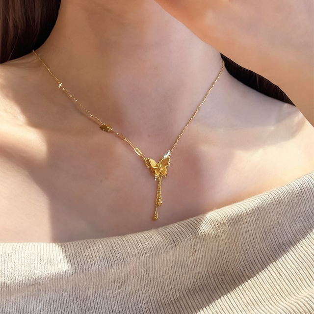 tomr優雅に揺れる蝶ネックレス