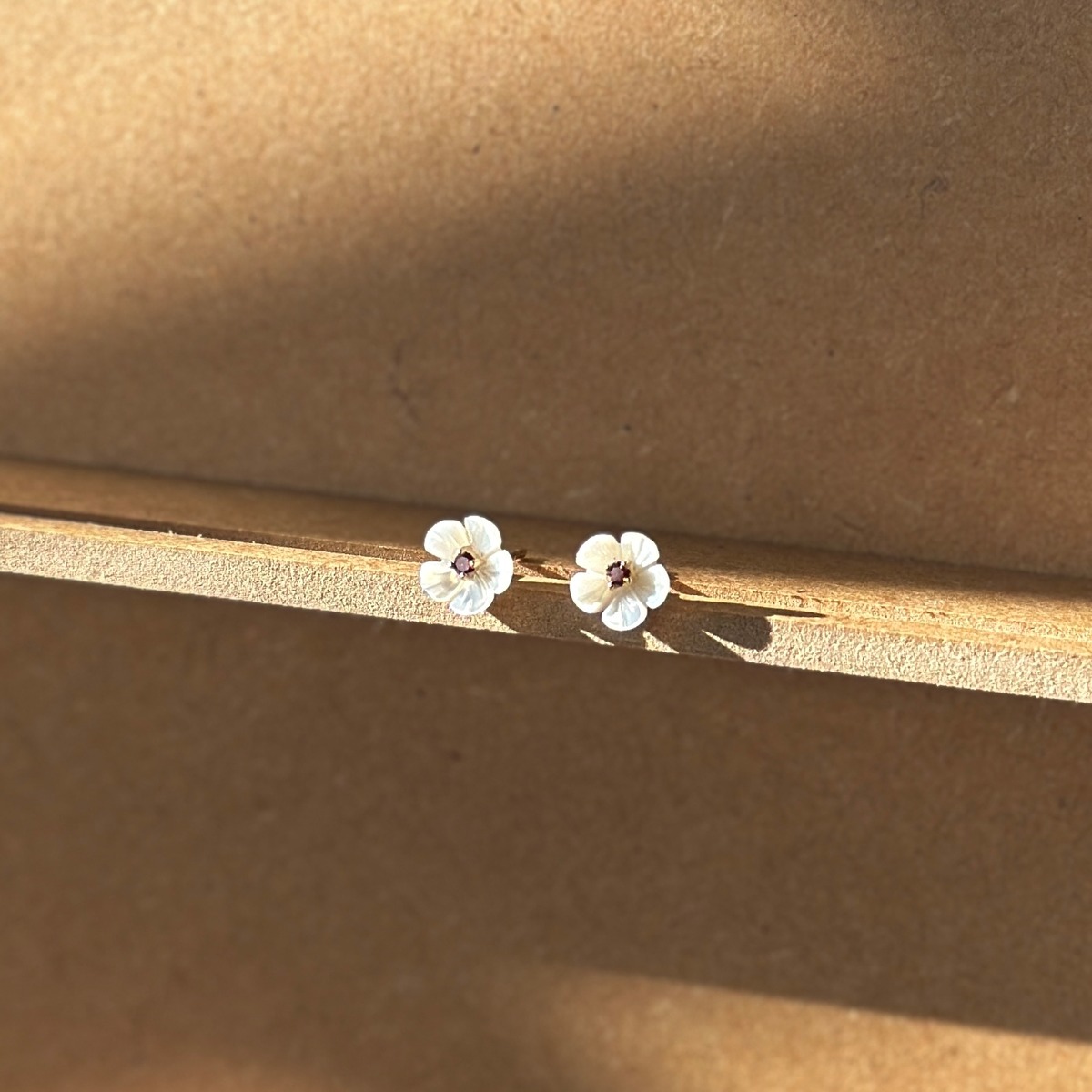 K18YG パープルダイヤ シェル ピアス D 約 0.06ct | KOHOSHOKAI