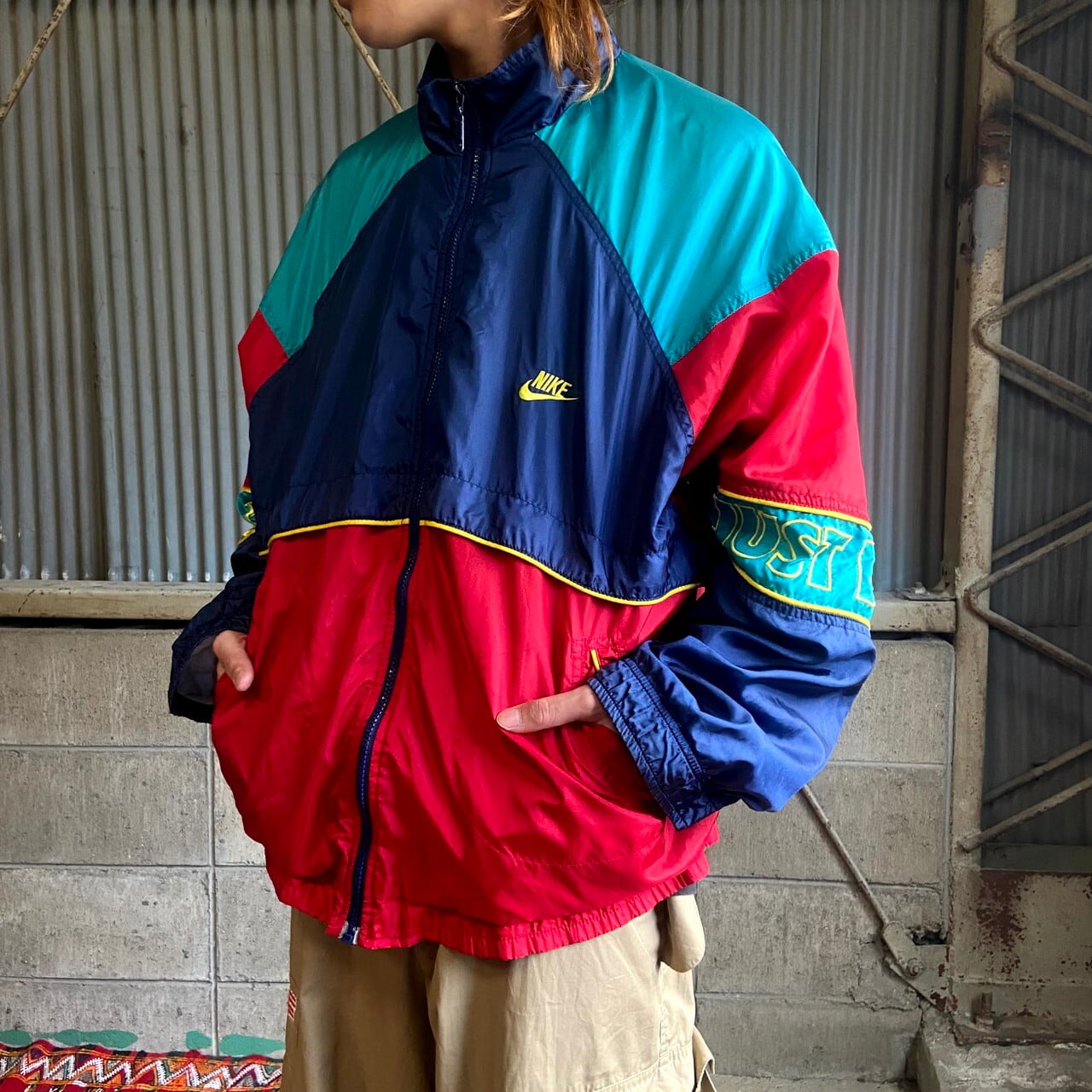 90's古着　ナイキ　総刺繍ロゴ　デザイン　切替カラー　ジャケット　XLサイズ