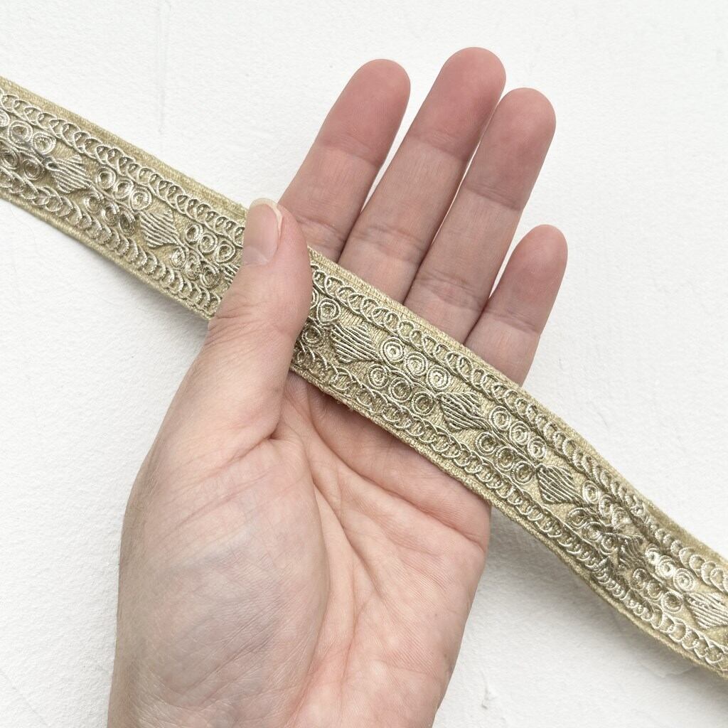 送料無料　newゴールドフレームのインド刺繍リボンカボション インド刺繍リボン ゴールドリーフ刺繍リボン 幅20mm 1m単位
