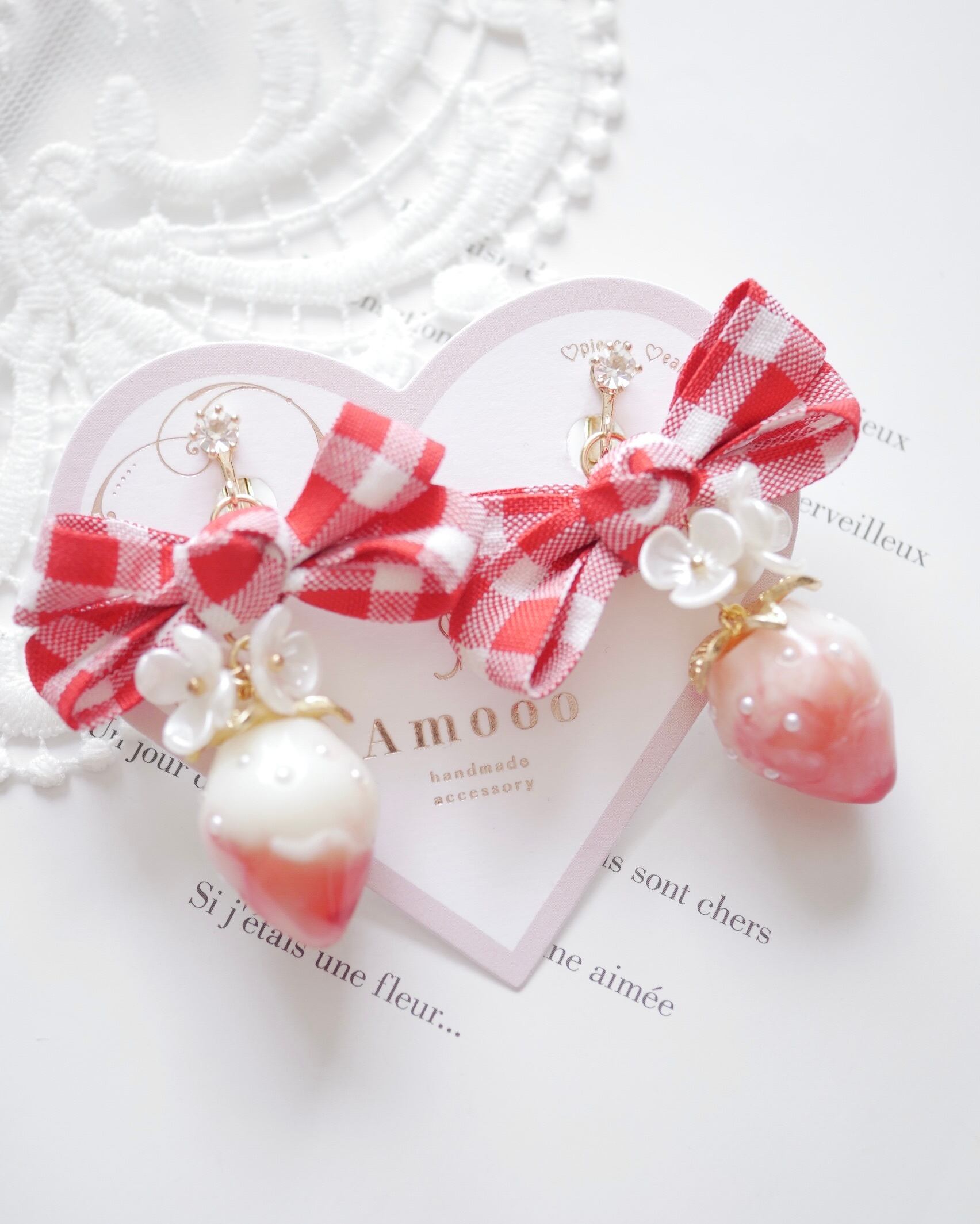 209 ギンガムチェックリボンいちごみるくピアス/イヤリング | Amooo