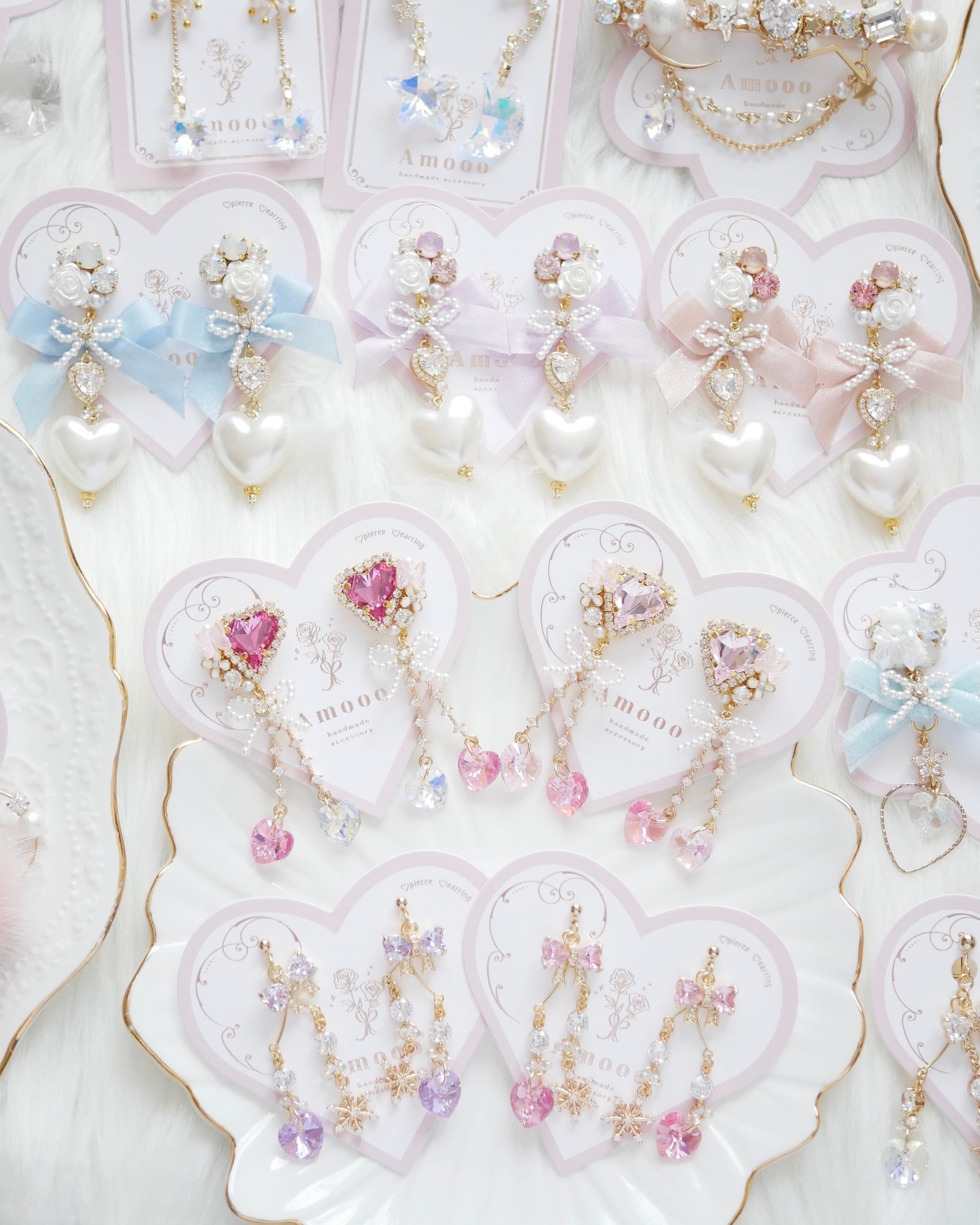 187 スウィートパールカラーWリボンビジューピアス/イヤリング | Amooo