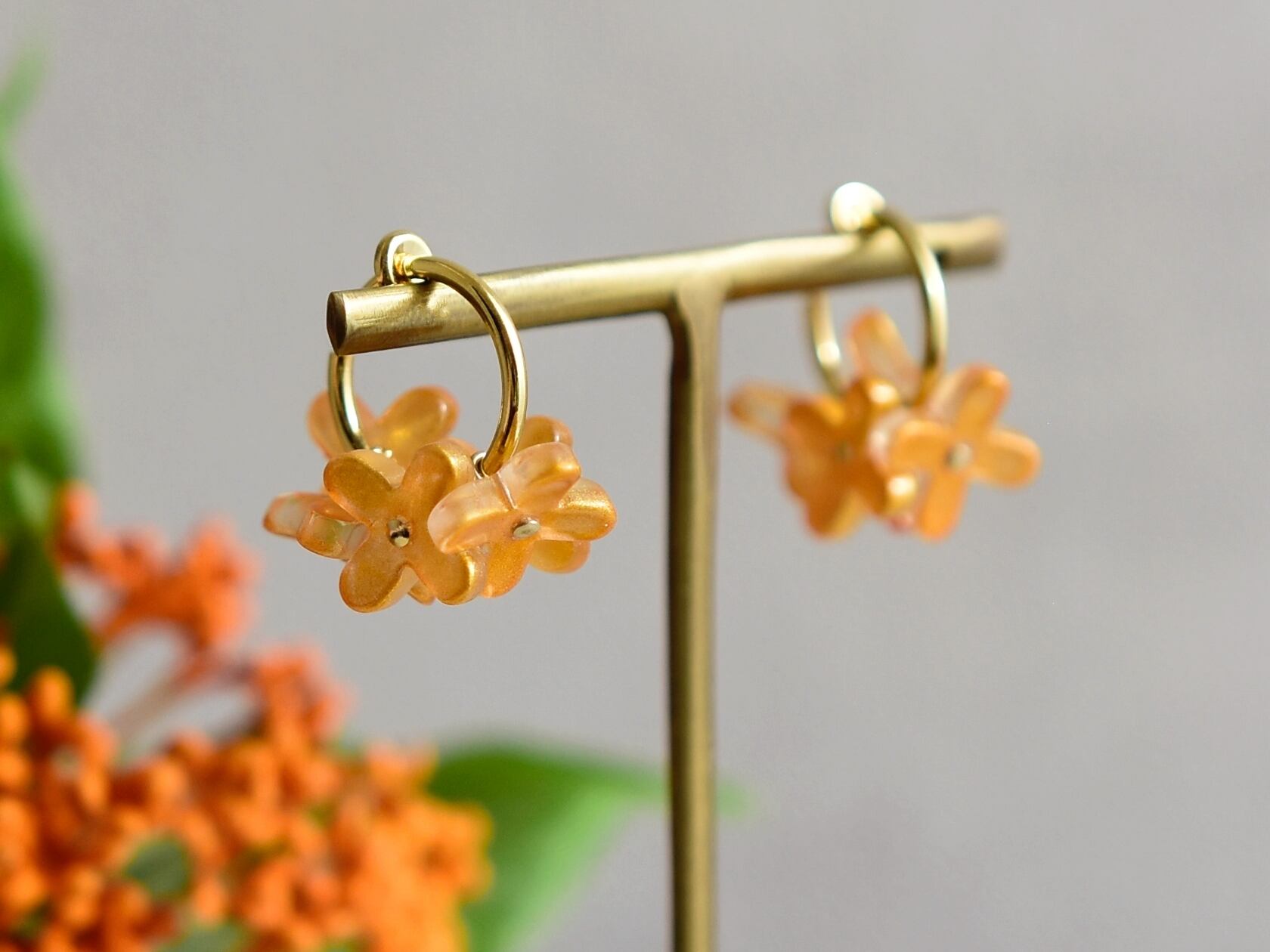 秋限定【チタン フープピアス/フープイヤリング】金木犀のお花のフリンジ