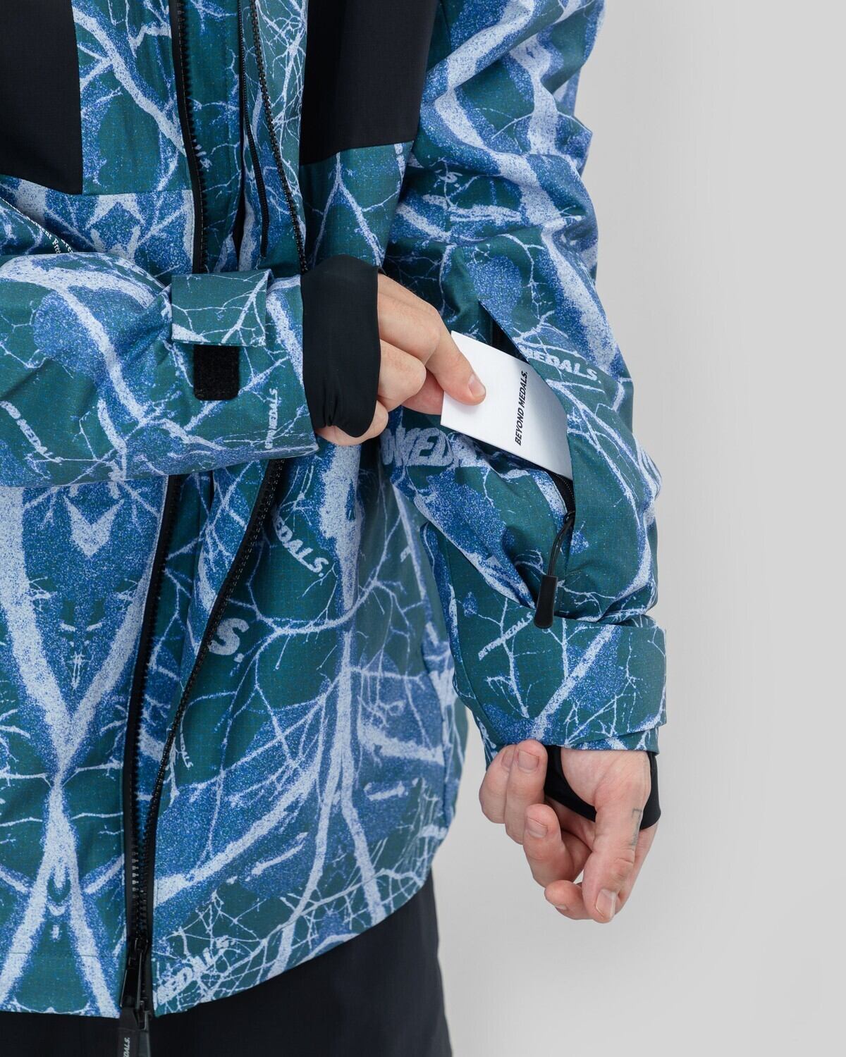 25-26 BEYOND MEDALS Fullzip Jacket 2L | crass