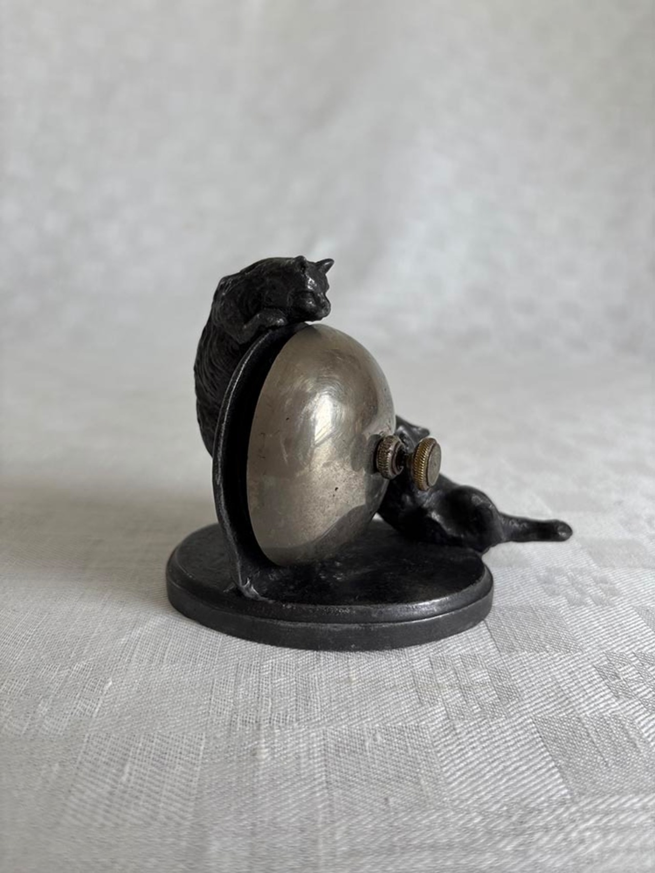 呼び鈴　卓上ベル　カウンターベル　縦型　猫２匹 19tof12-1　　