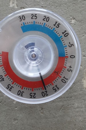 TFA "Analogue window thermometer TWATCHER"