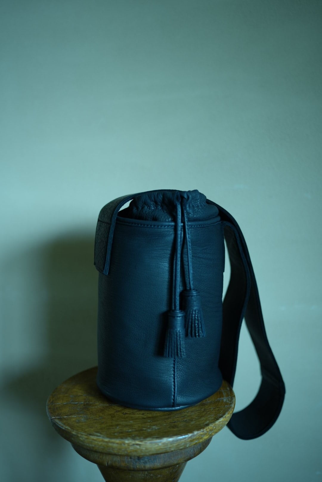 LITTLE - BUCKETWO black | MOON TREE PLANET