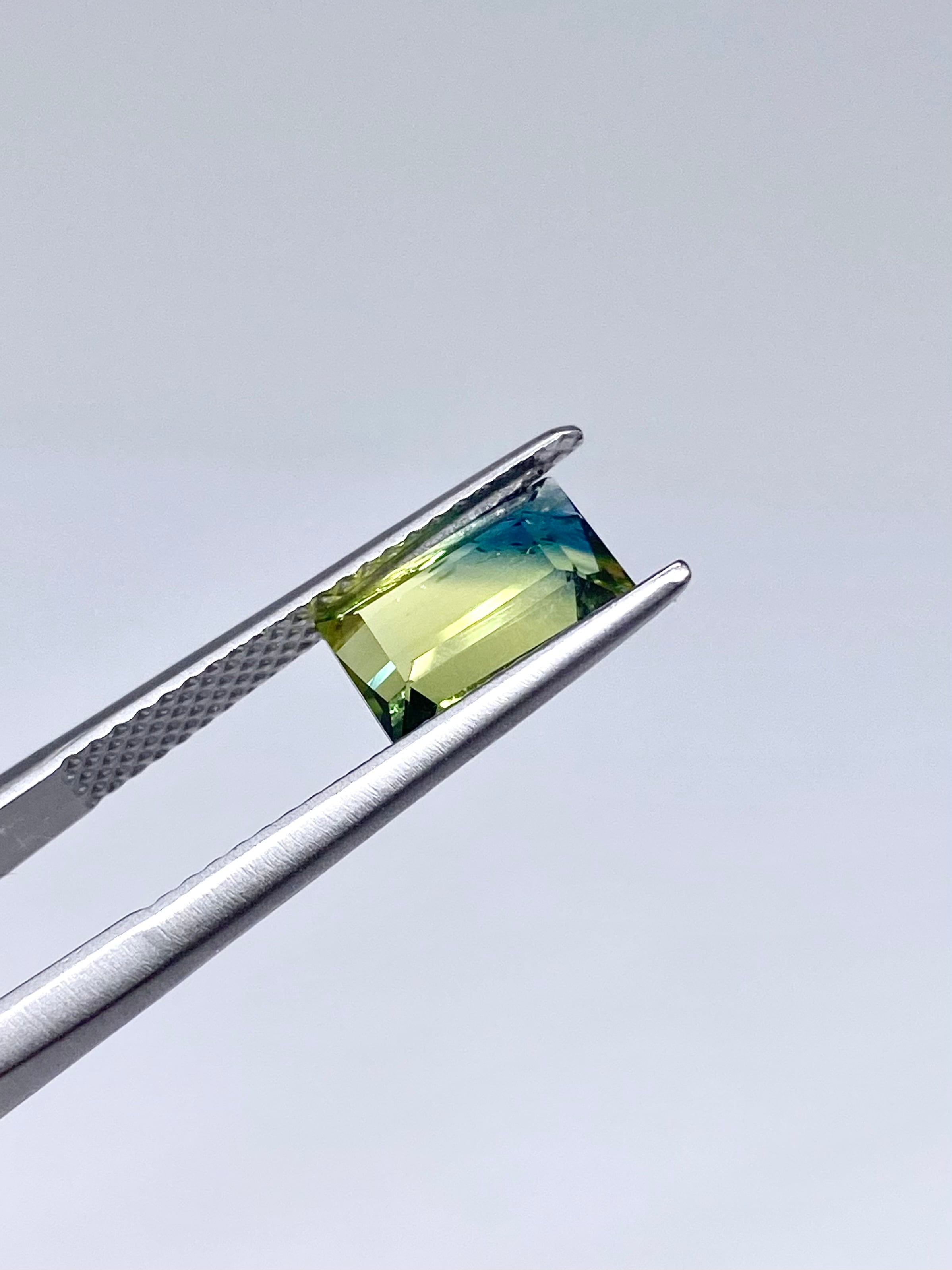 バイカラーサファイア 2.48ct ルース | シークレットベースジュエリー