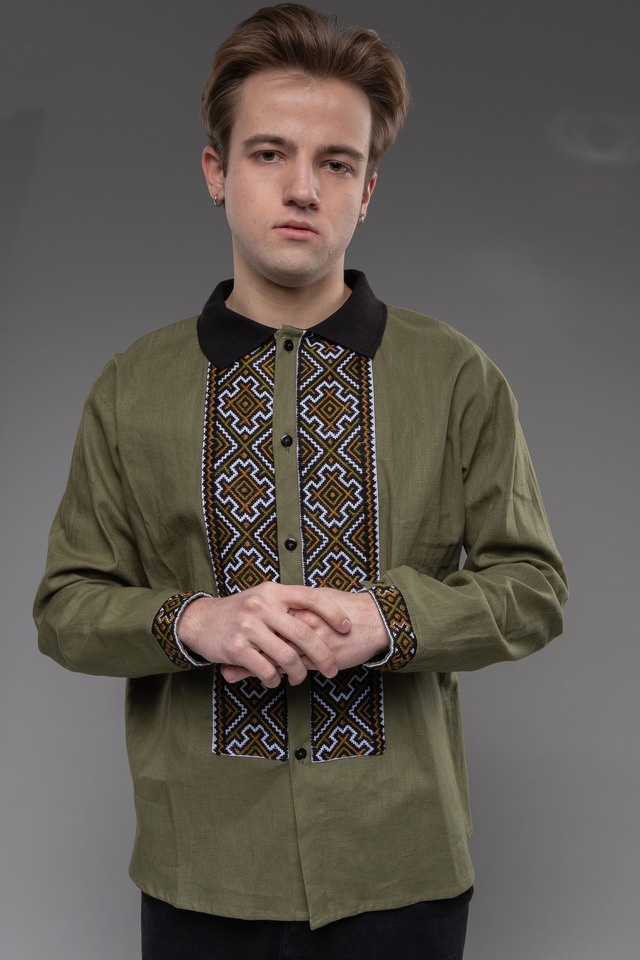 ウクライナ刺繍ヴィシヴァンカ　平行縫い手刺繍　Lサイズ　メンズ