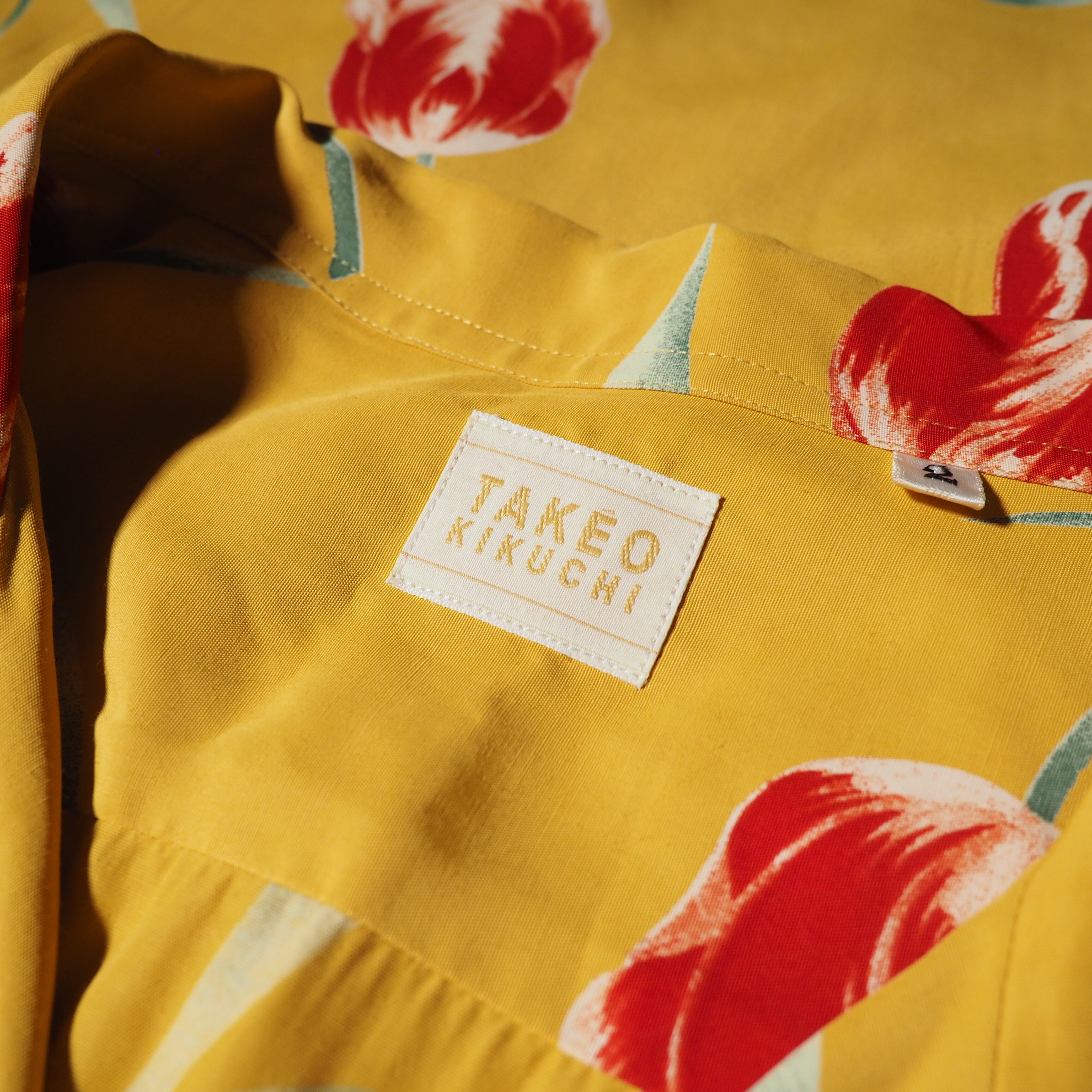 1990s ” TAKEO KIKUCHI ” Beautiful Tulip flower painted vintage Open collar shirt