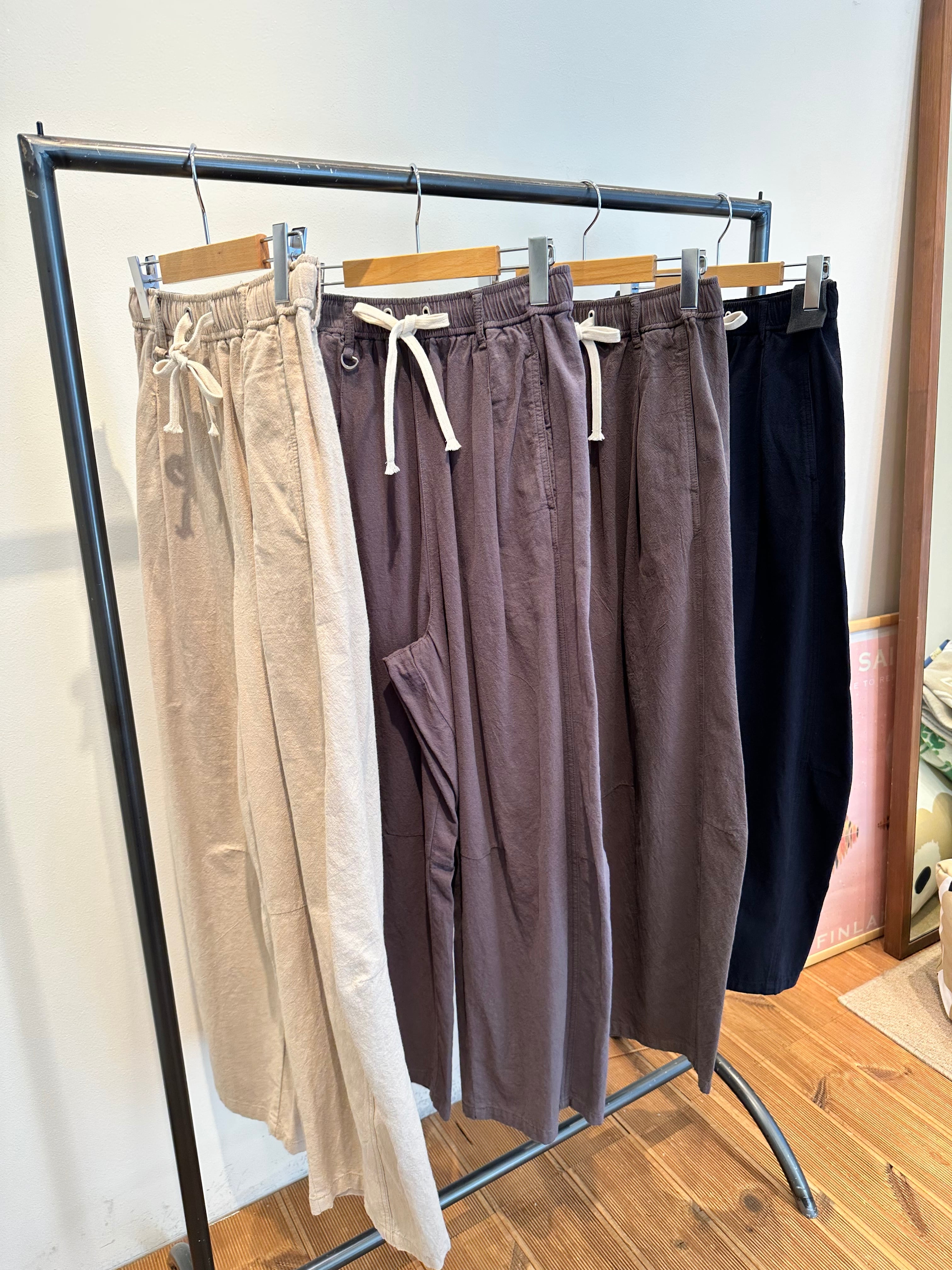 新品タグ付＊PRIORITY人気カーヴィパンツ　38 PRIORITY/カーヴィパンツ | BENE COLLECTION(ベーネコレクション)