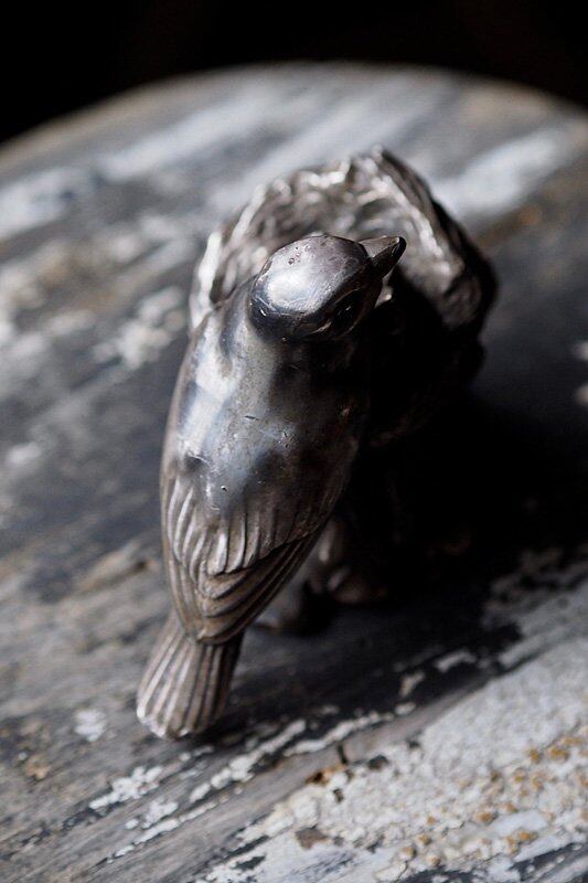 親鳥雛鳥、巣篭もりを-antique pewter bird objet | アンティーク