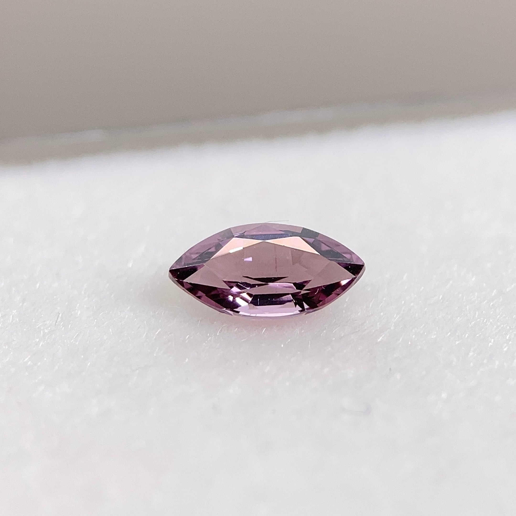 スピネル マーキスカット ルース 0.45ct 紫系 約7mm×3.6mm r-0659