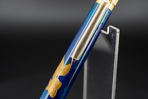 【科学技術と芸術の宝石】 ハイブリッドオパール 漆 沈金 gold BP 金魚と水草