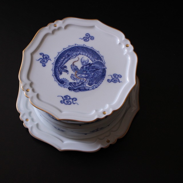 龍プラチナ　四方輪花重