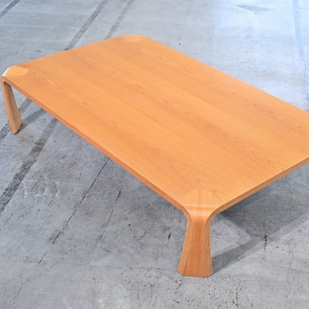 天童木工 14万 「T-0373KY-NT」 座卓 ケヤキ材 欅 成形合板 プライウッド センターテーブル ロー 曲げ木 乾三郎 バチ脚 名作 和 TENDO【中古家具/中古インテリア/USED家具ユーズド家具/リサイクル】