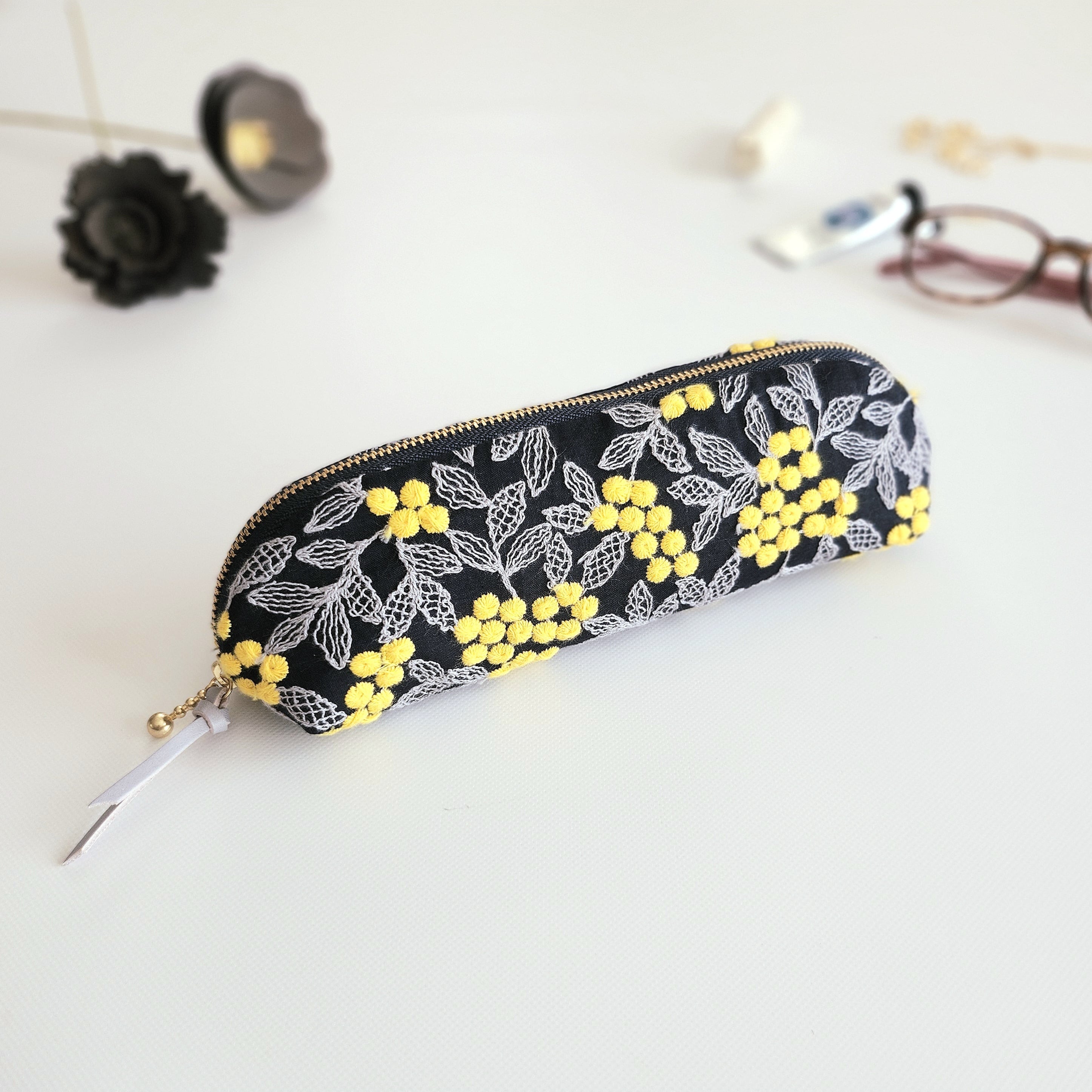 ぷくまる刺繍のパカッと開くロングポーチ│ペンケース│メガネケース