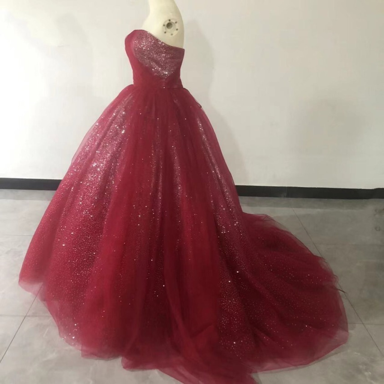 大好評中！ ワインレッド ベアトップ キラキラチュー ル カラードレス  