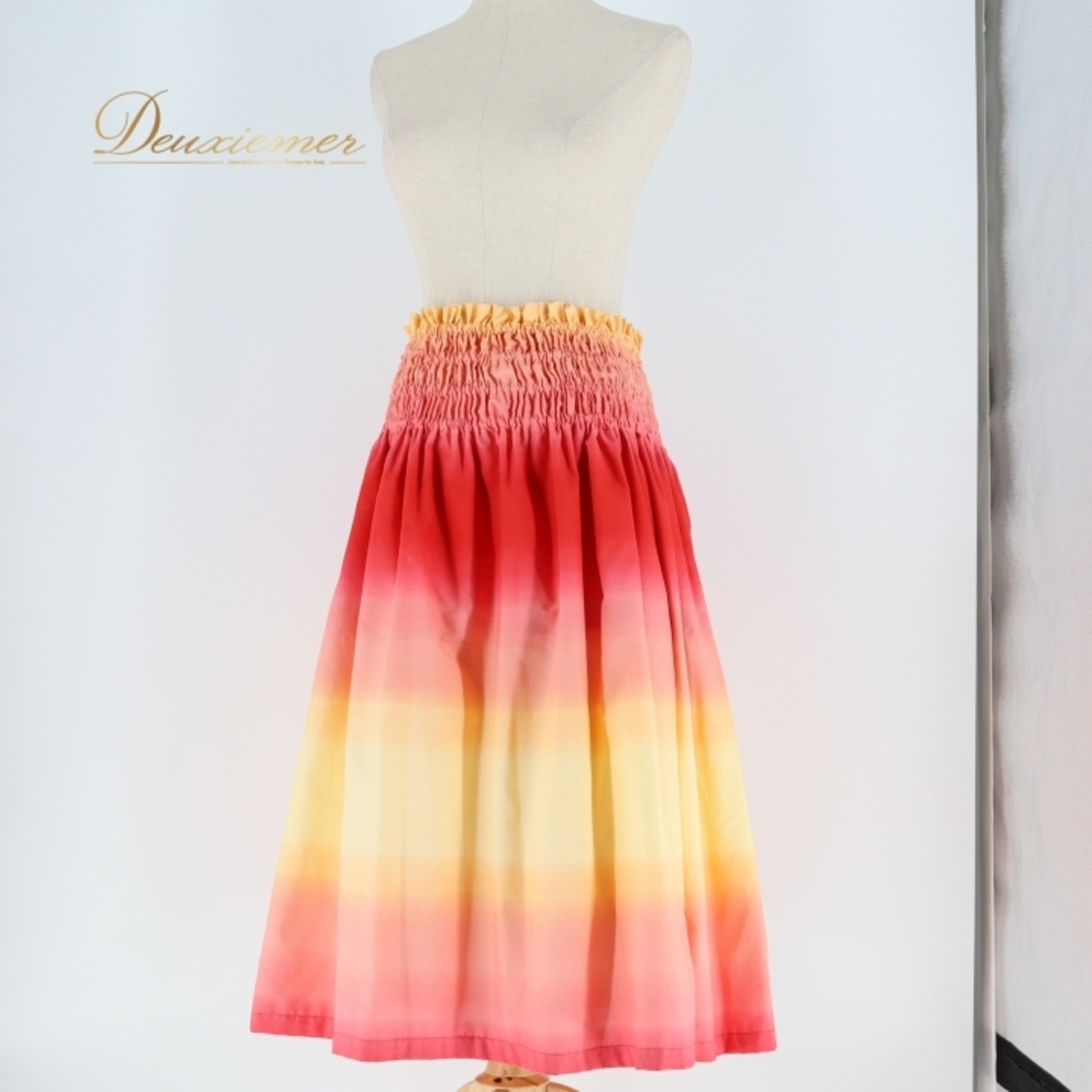 フラダンス 衣装 パウスカート セキノレーシングスポーツ レッド系 日本製 グラデーション 柄無し シングル シンプル かわいい 華やか 鮮やか 明るい 暖かみ 赤 黄 ハワイアン アロハ ハワイアンプリント フラ ダンス レッスン 練習 レディース