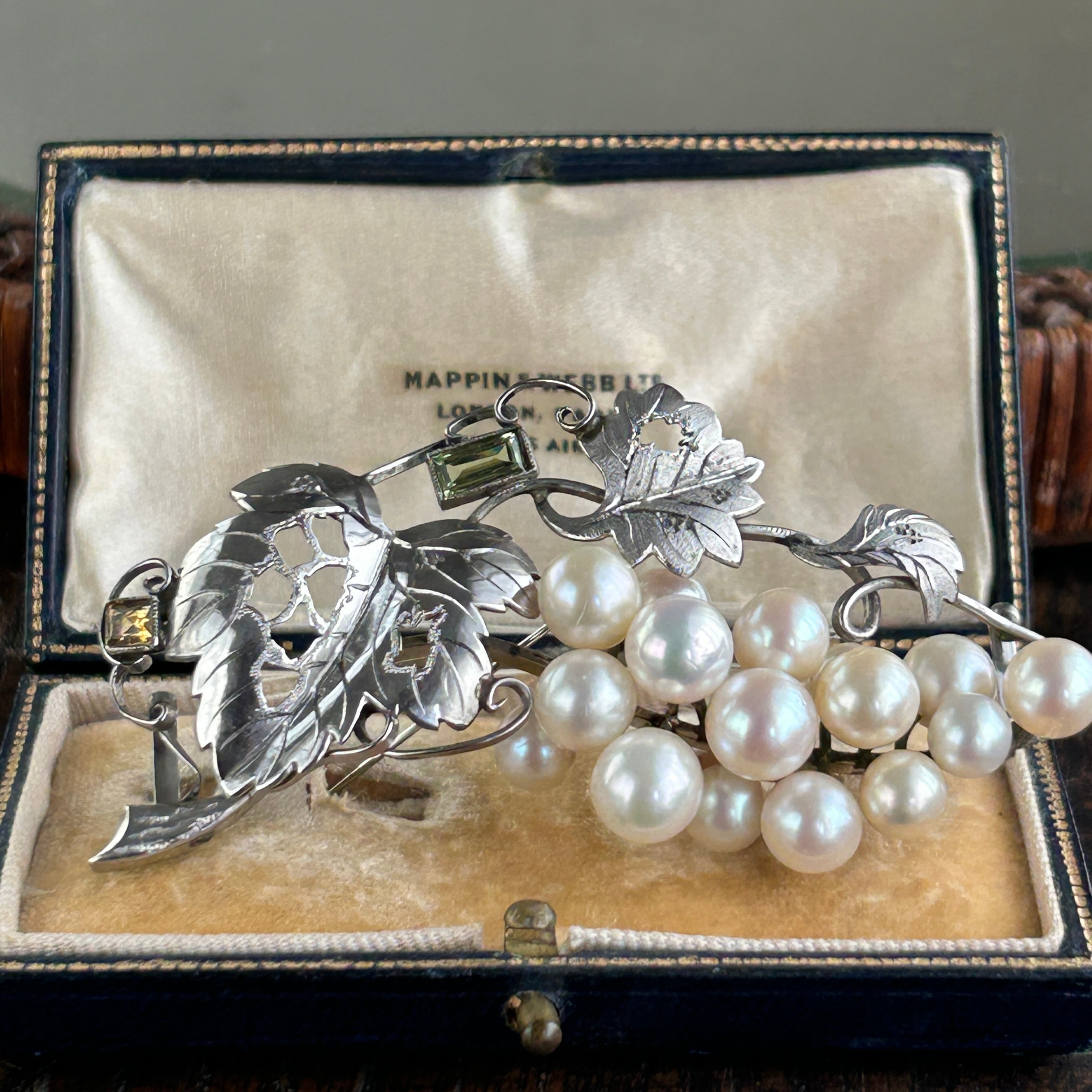 アンティーク　合金製あこや本真珠　葡萄の帯留め