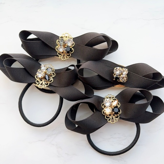 グログランリボンｘビジューチャームヘアゴム