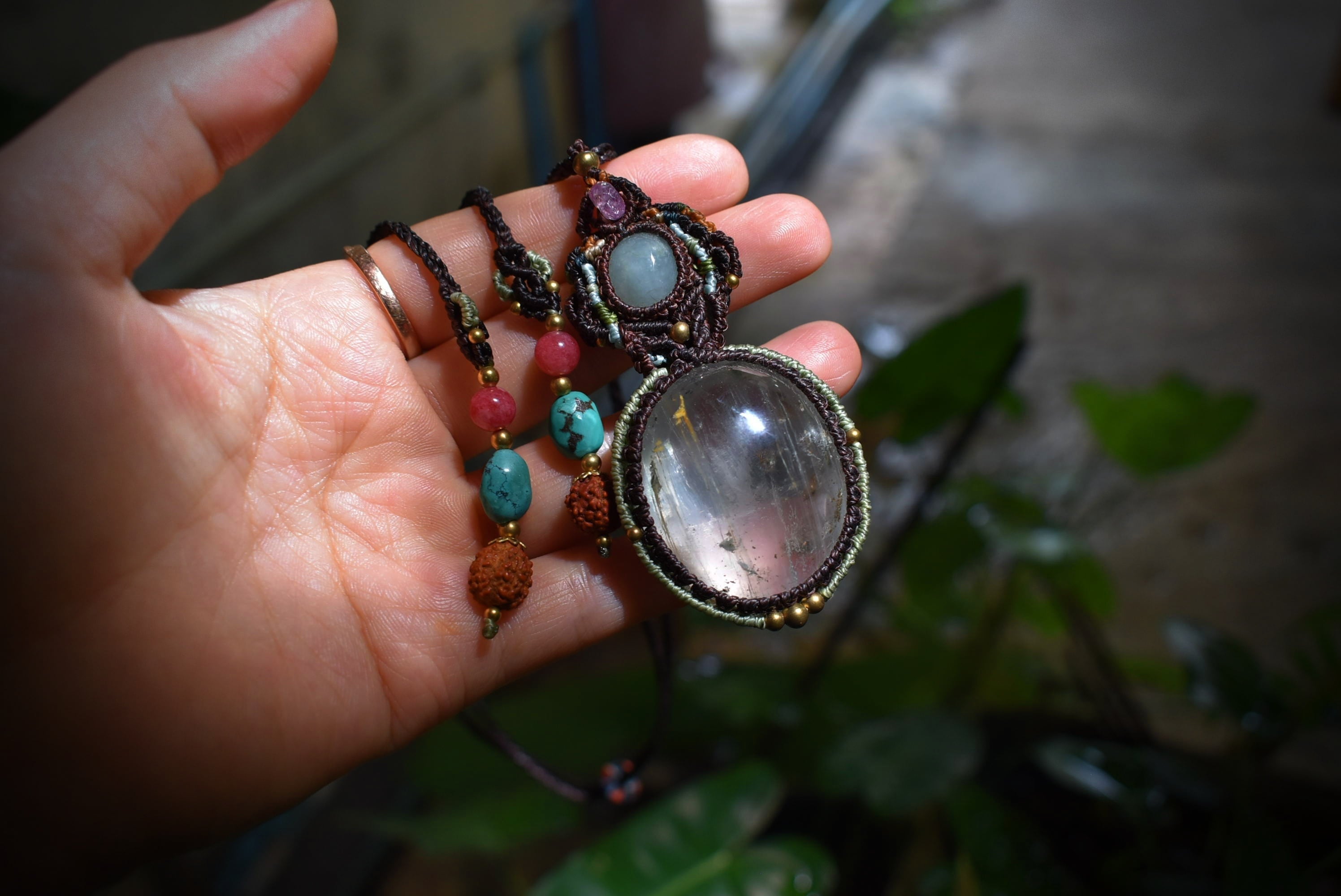 ふんわり柔らかな色★ミャンマー翡翠とガーデン水晶 マクラメペンダントgarm015