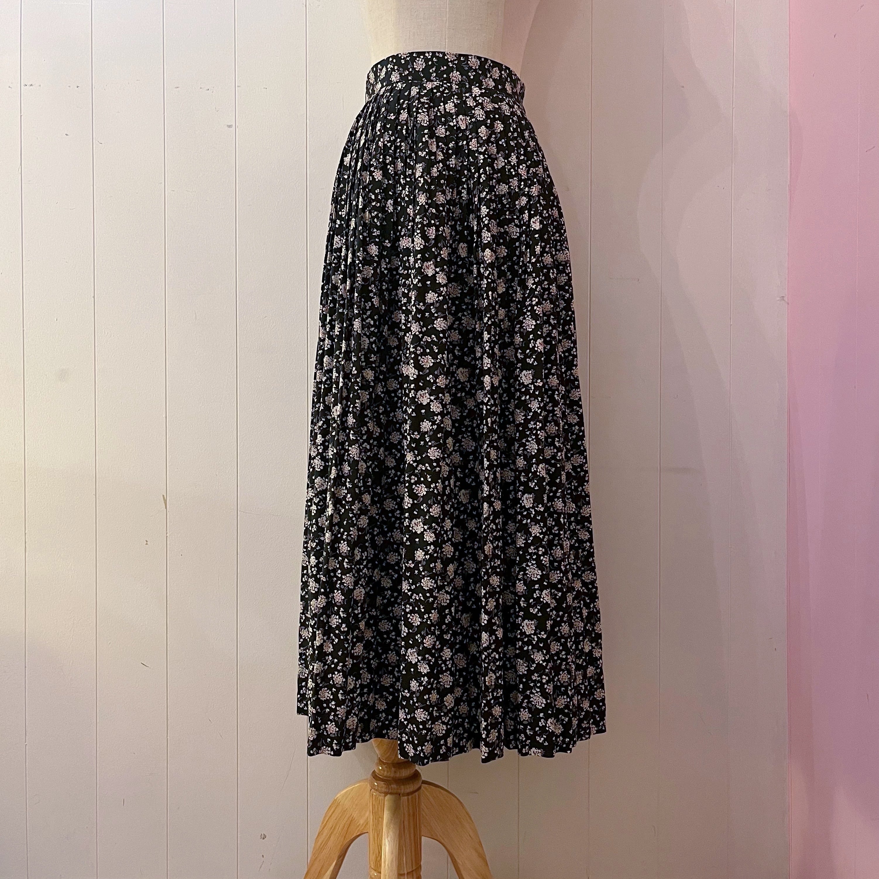 white mini flower pleats skirt