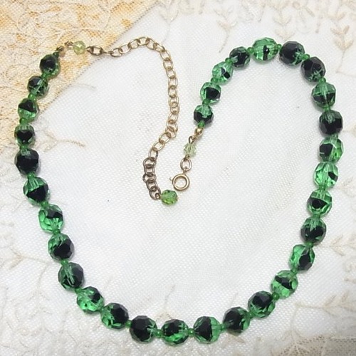グリーンのガラスビーズネックレス　コスチュームジュエリーのセール通販　8540N