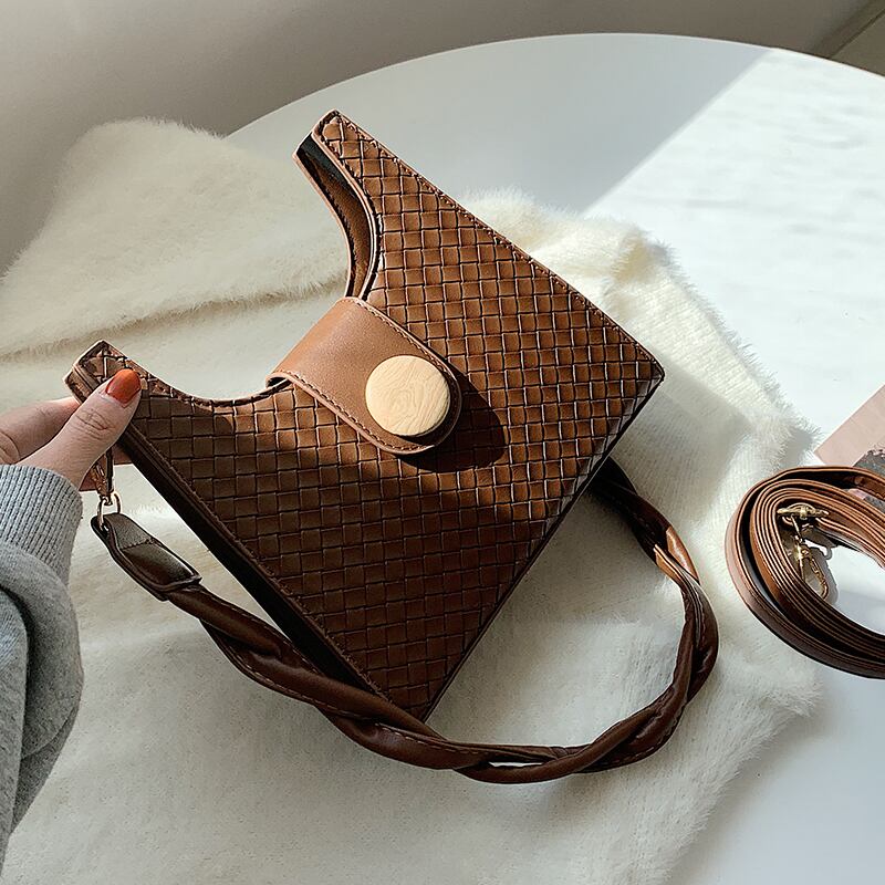 秋冬レトロバッグレディース2020人気の新しいトレンディなワイルドレトロニッチメッセンジャーバッグファッションワンショルダー脇の下バッグ Tiancai_Wing_Bag45035526400