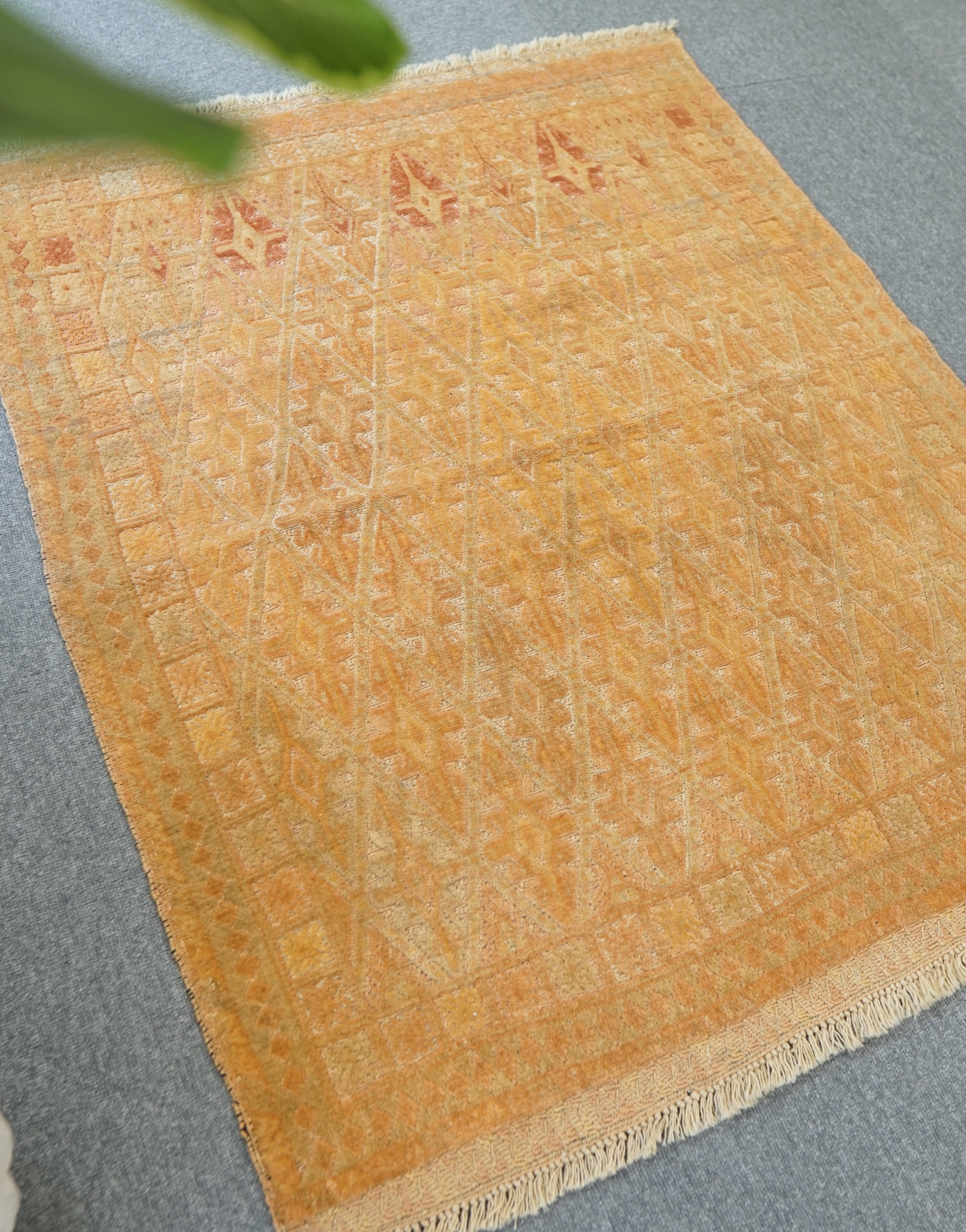 92×64cm【セネ（サナンダジ）手織りキリム】