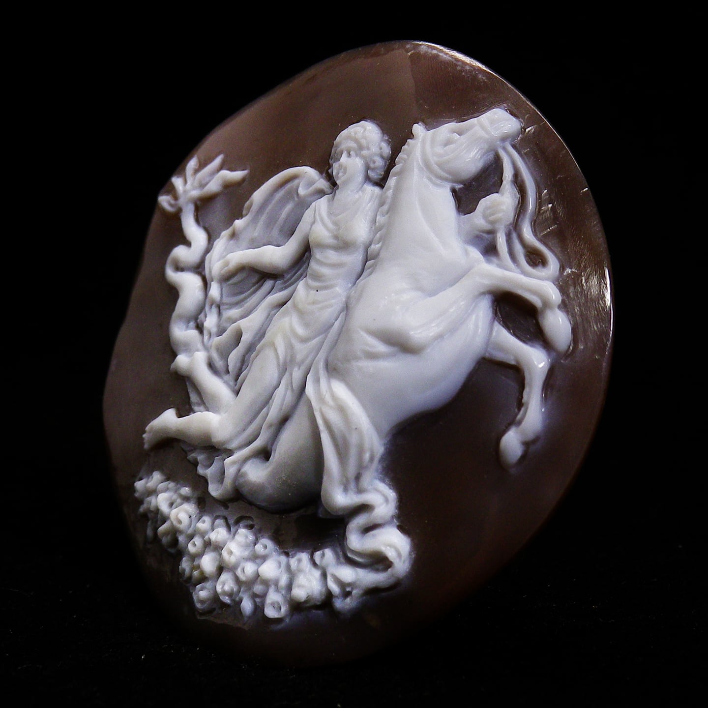 ニーノ・アメンドーラ作 ”ヒポカンパスを駆るネレイス” | Cameo