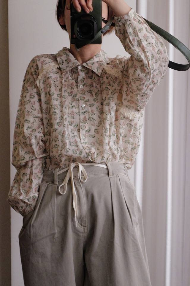 leaf print  lawn blouse off beige