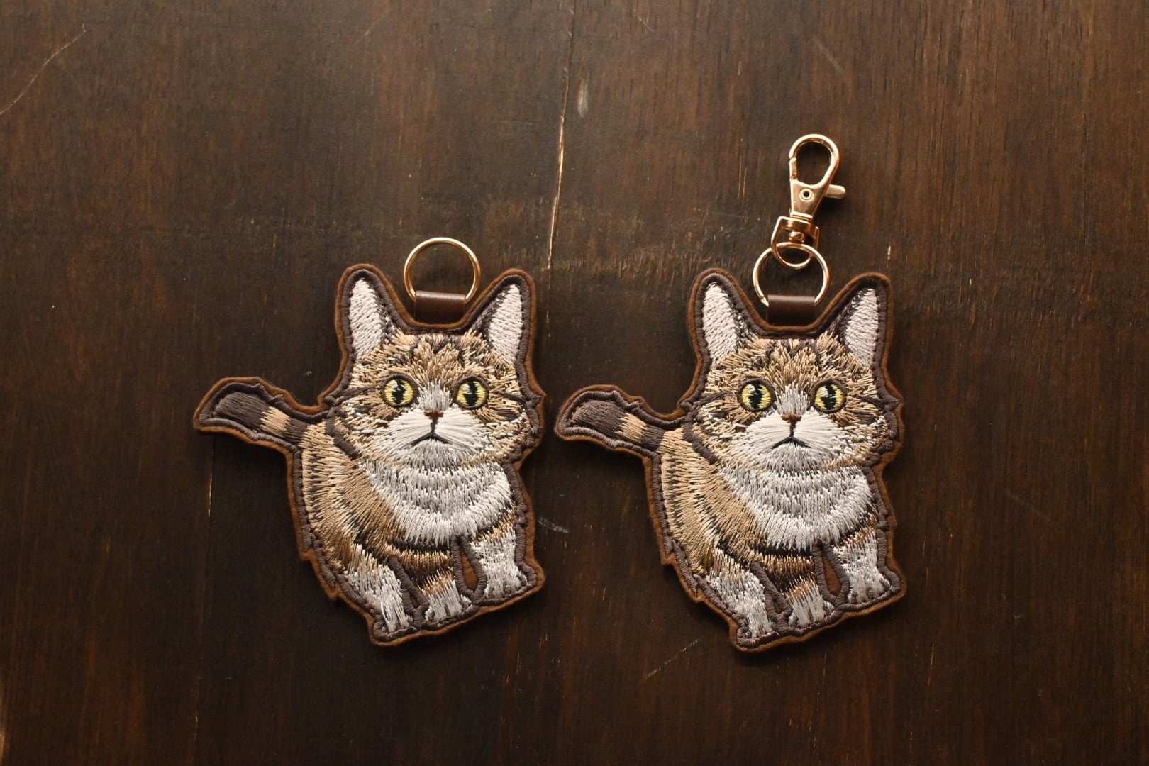 DIR EN GREY 激レア つなぎ 刺繍 刺繍キジ白長毛ちゃんのキーホルダー【全身】 | 猫と暮らす洋裁店