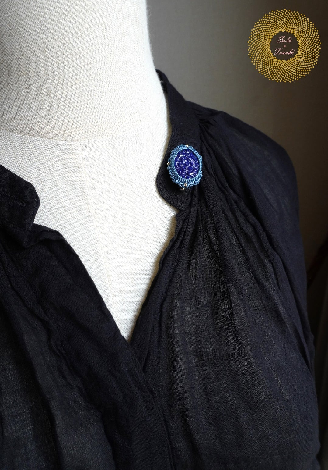 絹糸）ラピスラズリのマクラメ編みブローチ 〜In my heart〜 | Sola*Tsuchi